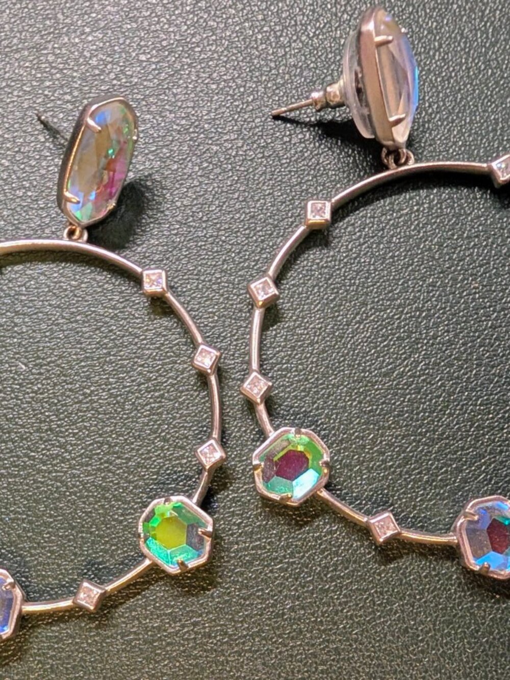 KENDRA SCOTT IRIDESCENT STONE SILVER TONE HOOP EARRINGS